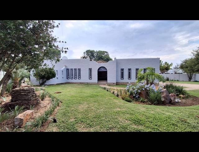 5 BEDROOM HOUSE FOR SALE IN MEYERHOF